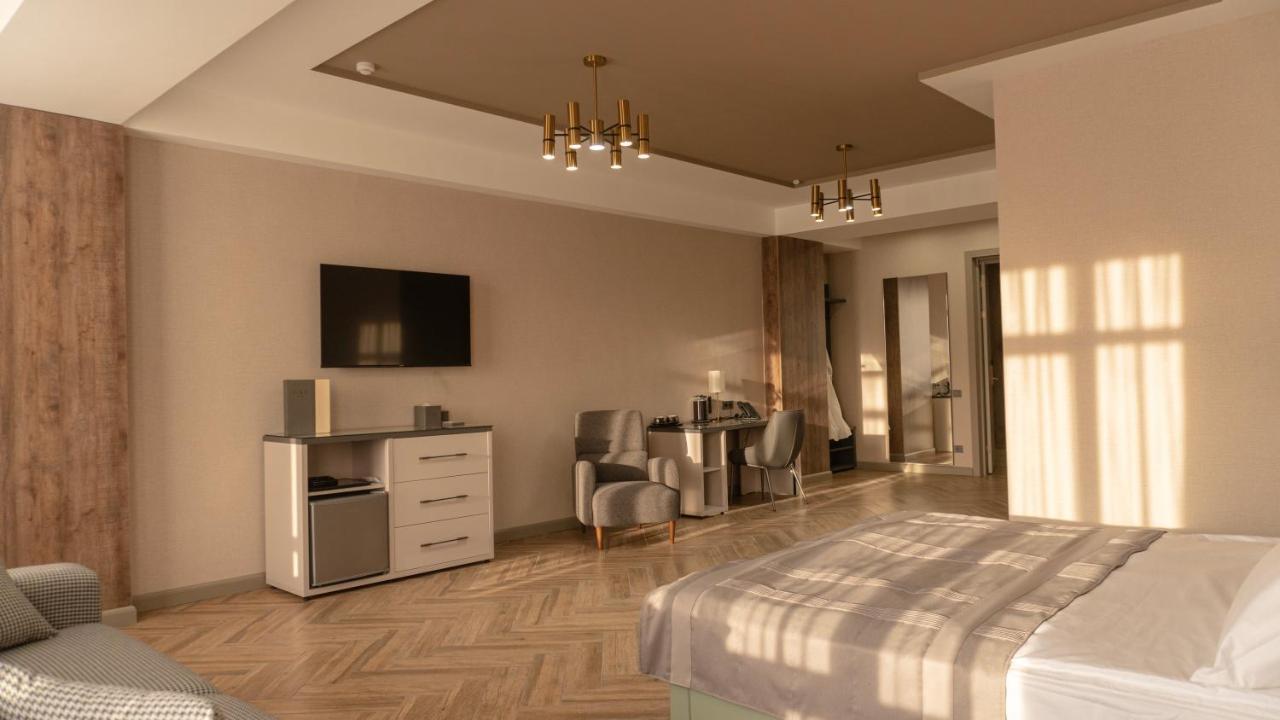 Five Hotel Bisjkek Eksteriør bilde