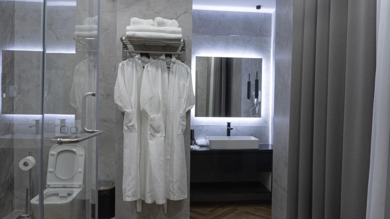 Five Hotel Bisjkek Eksteriør bilde