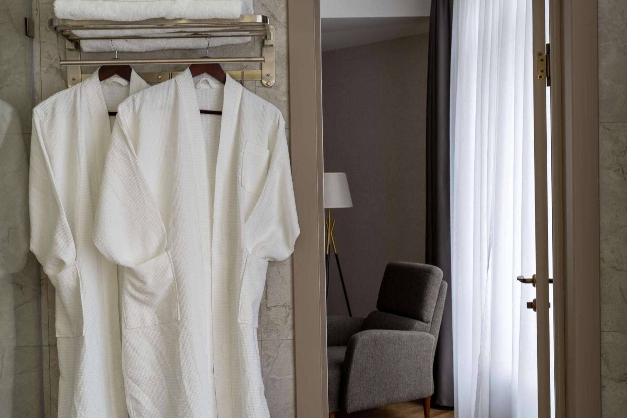 Five Hotel Bisjkek Eksteriør bilde