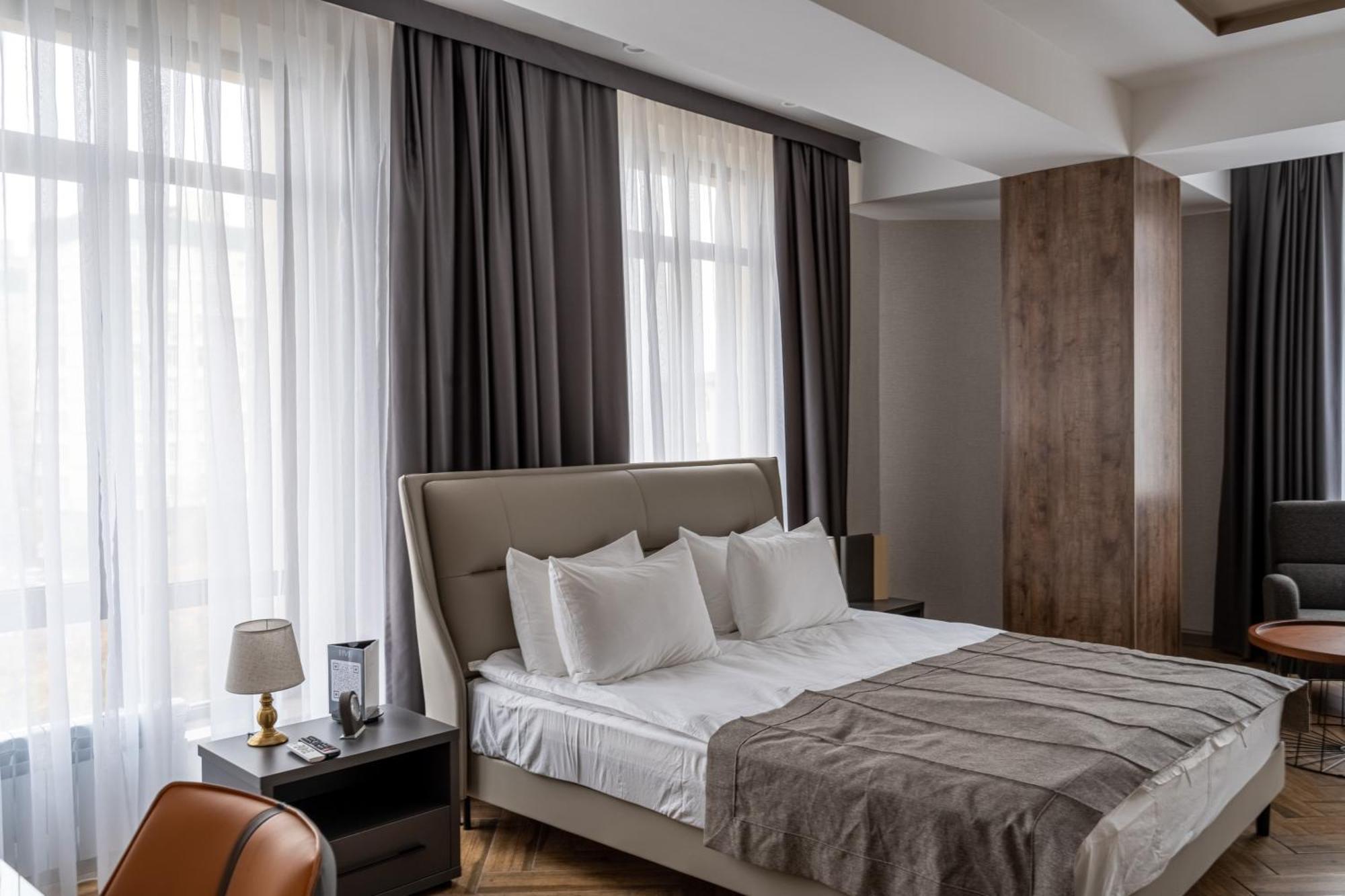 Five Hotel Bisjkek Eksteriør bilde
