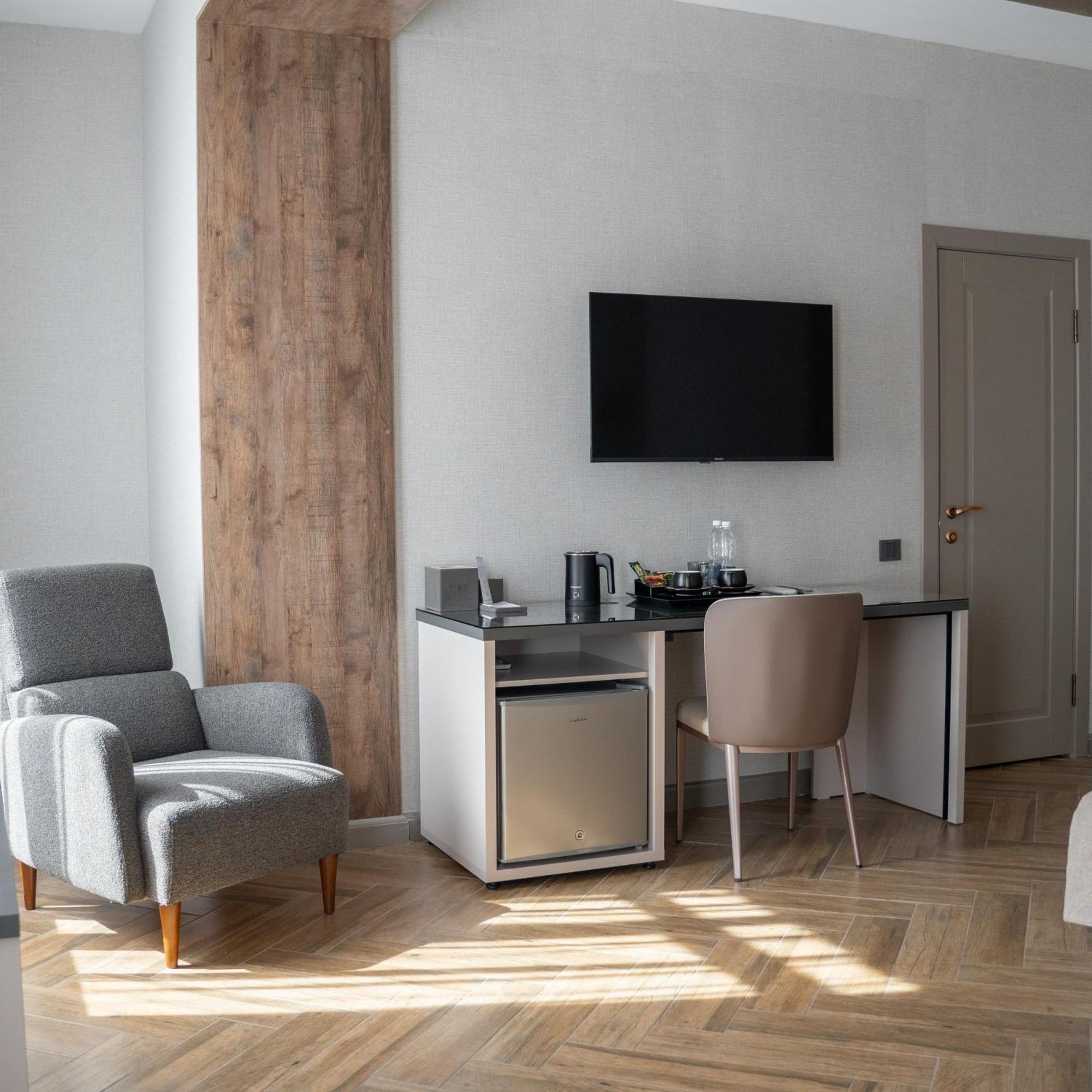 Five Hotel Bisjkek Eksteriør bilde