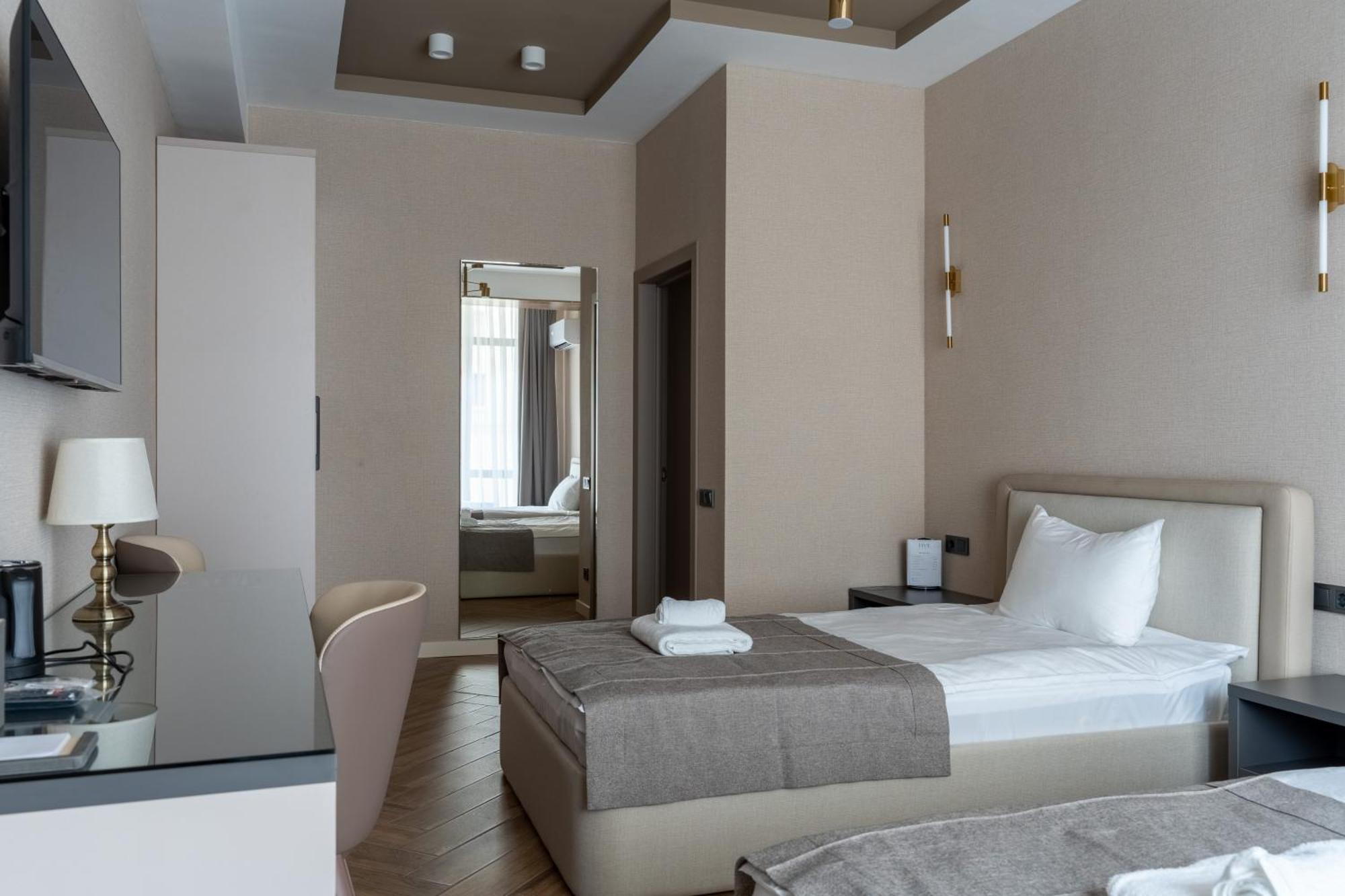 Five Hotel Bisjkek Eksteriør bilde