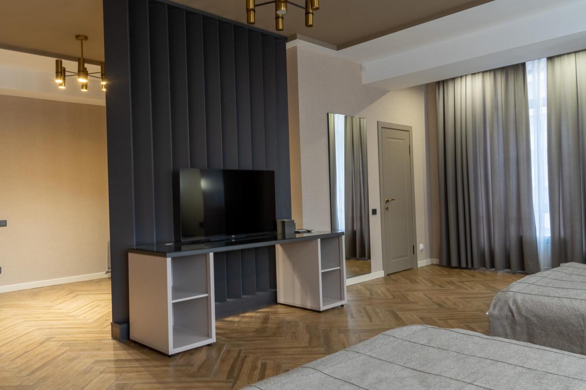 Five Hotel Bisjkek Eksteriør bilde